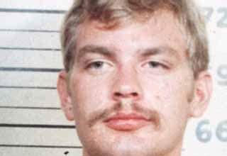 19 Chilling Photos and Details from Inside Jeffrey Dahmer’s。